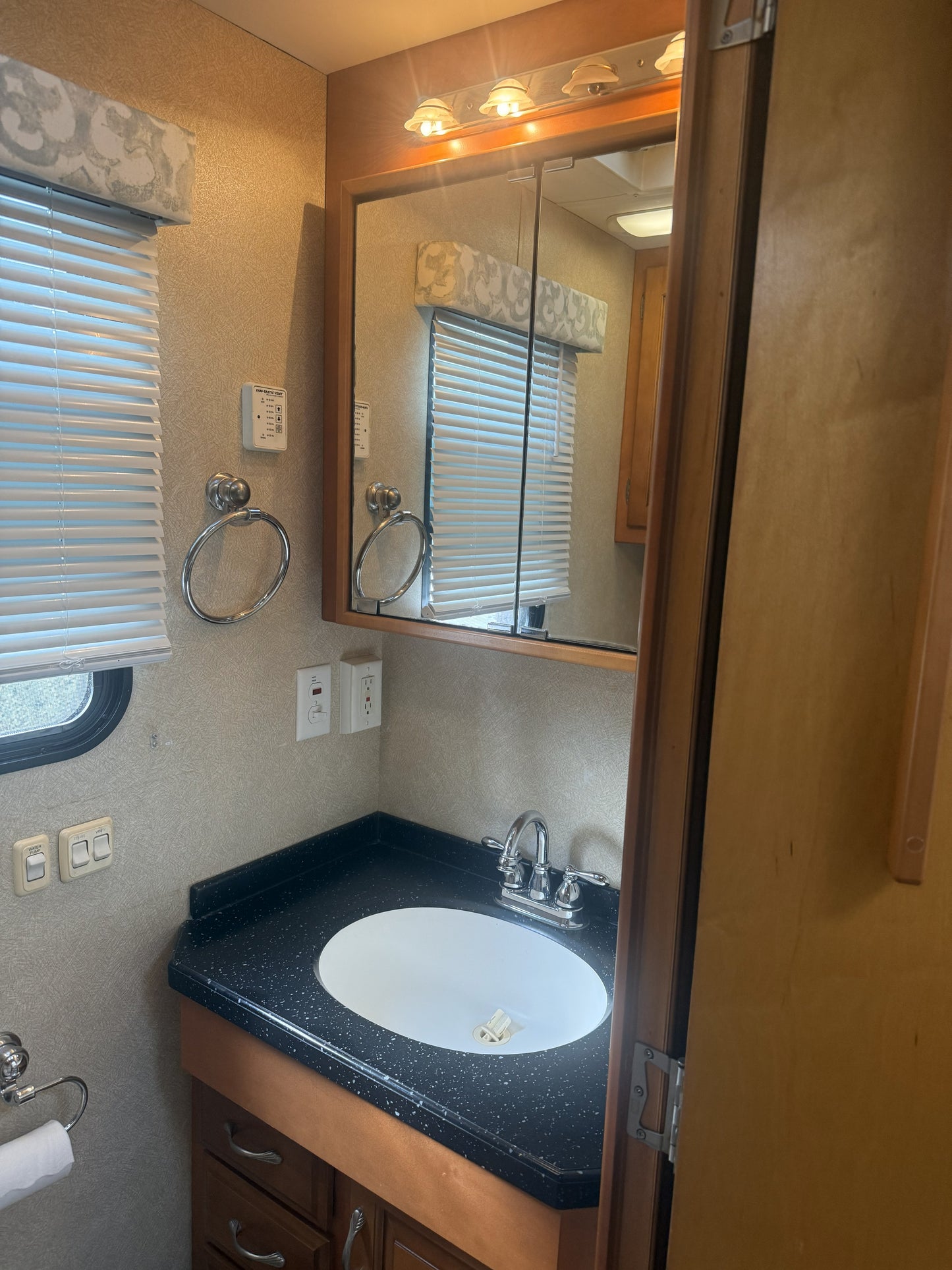 #C7202 | 2008 Newmar Kountry Star 3912 Class A Motorhome