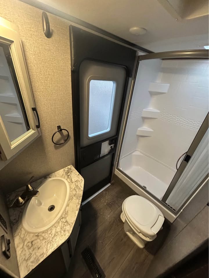 #8111 | 2020 Jayco Jay Feather 27BHB Travel Trailer