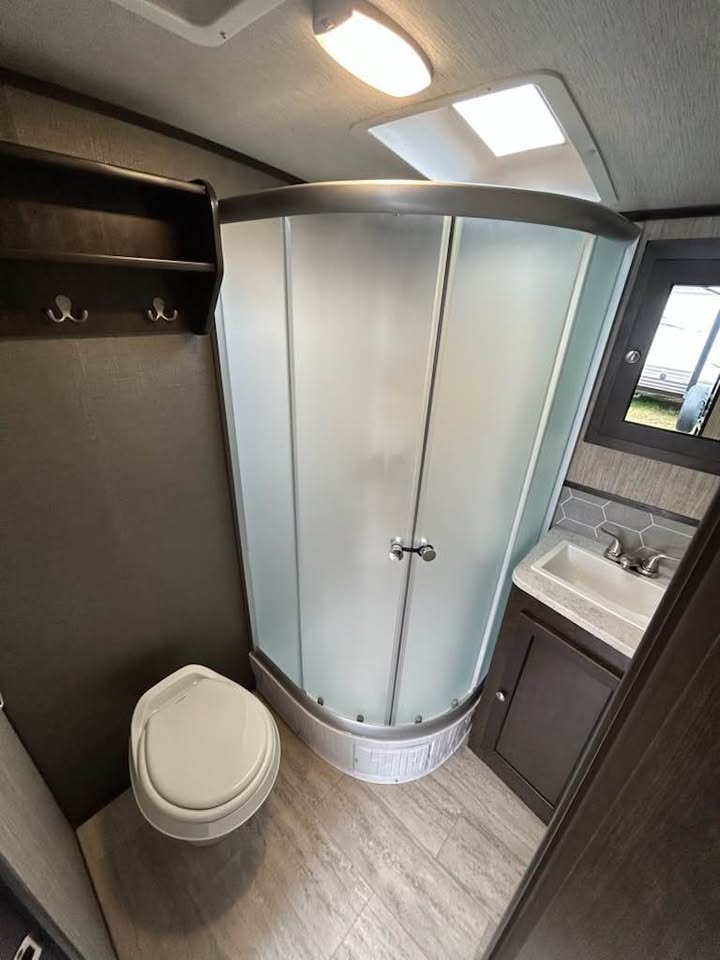 #8132 | 2019 Heartland Shadow Cruiser Ultra Lite 225RBS Travel Trailer