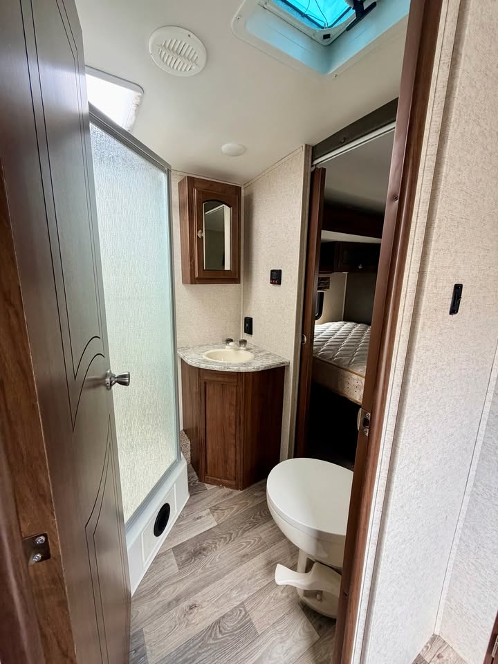 #8195 | 2015 Heartland North Trail 32RETS Travel Trailer