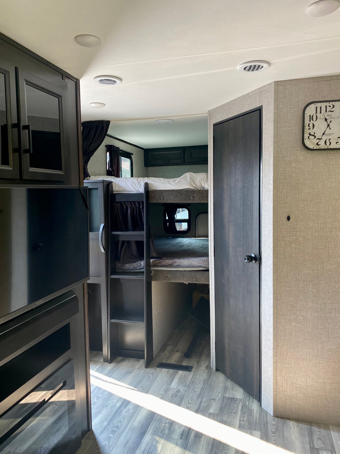 #8130 | 2022 Jayco Eagle 284BHOK Travel Trailer