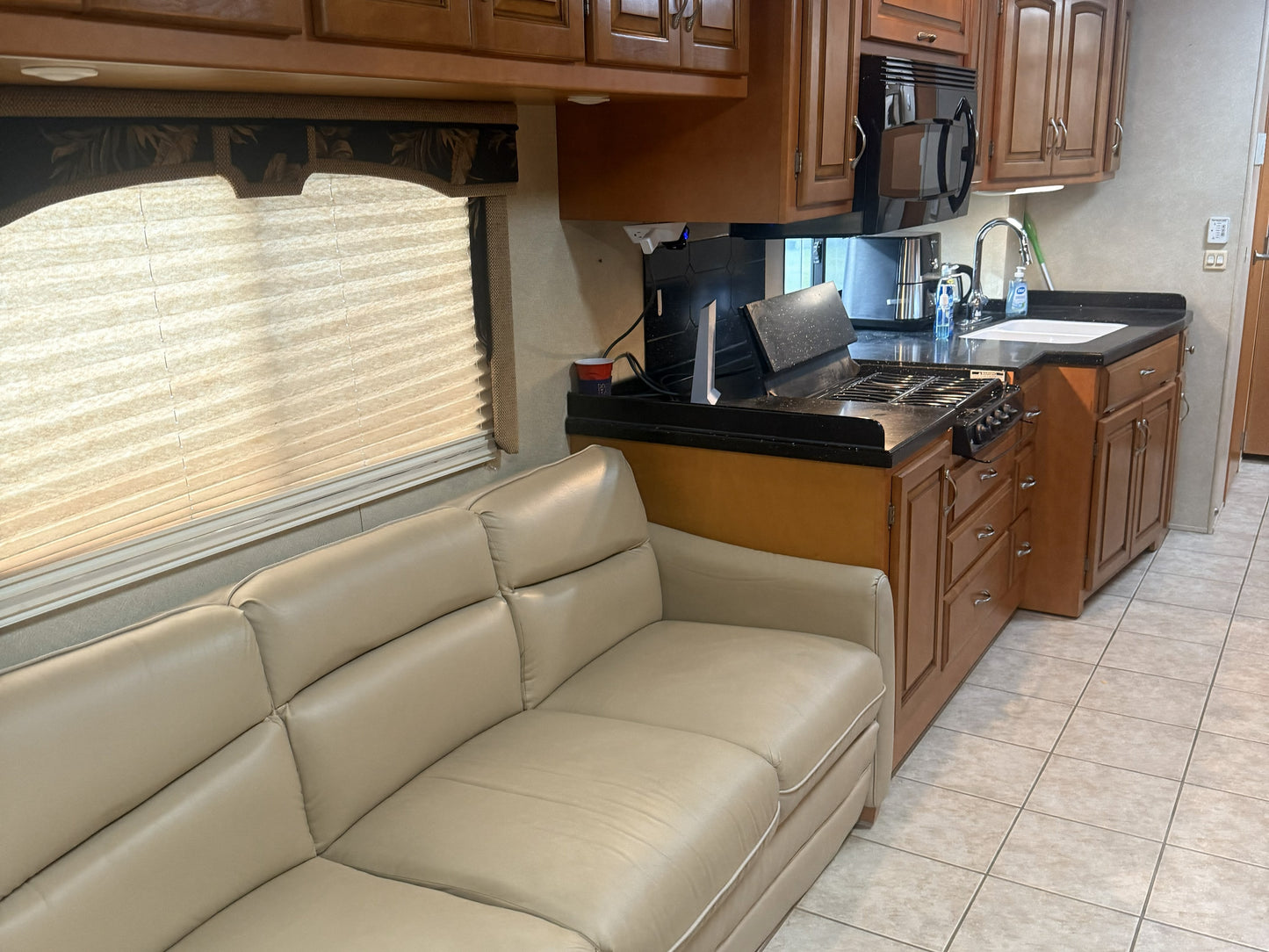 #C7202 | 2008 Newmar Kountry Star 3912 Class A Motorhome