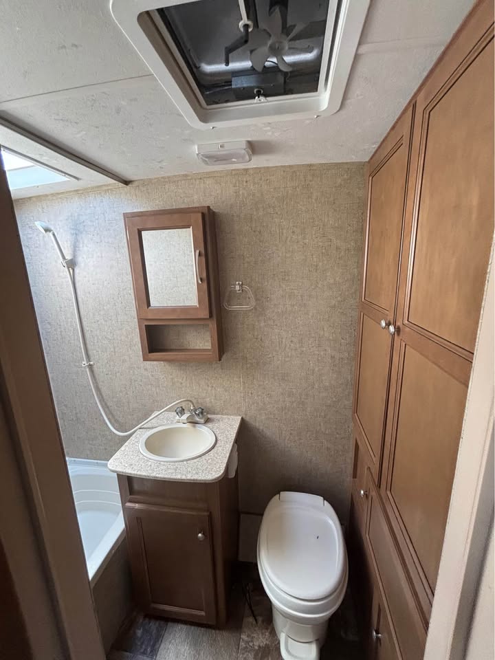 #8081 | 2016 FOREST RIVER Coachmen Apex Nano 191RBS