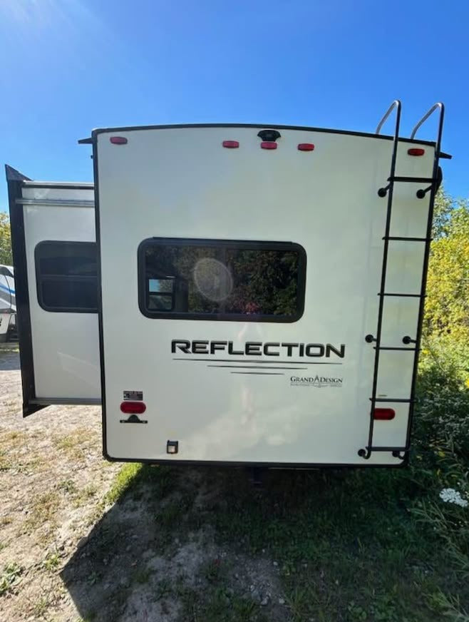 #8088 | 2023 GRAND DESIGN Reflection 370FLS