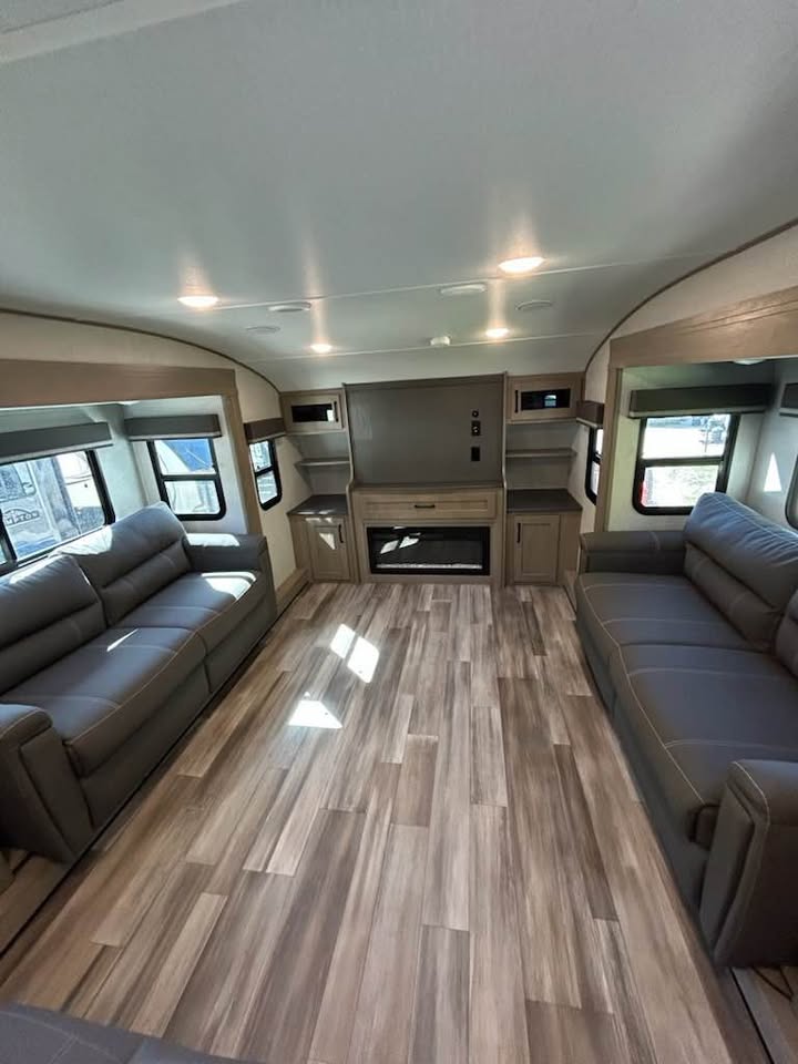 #8088 | 2023 GRAND DESIGN Reflection 370FLS