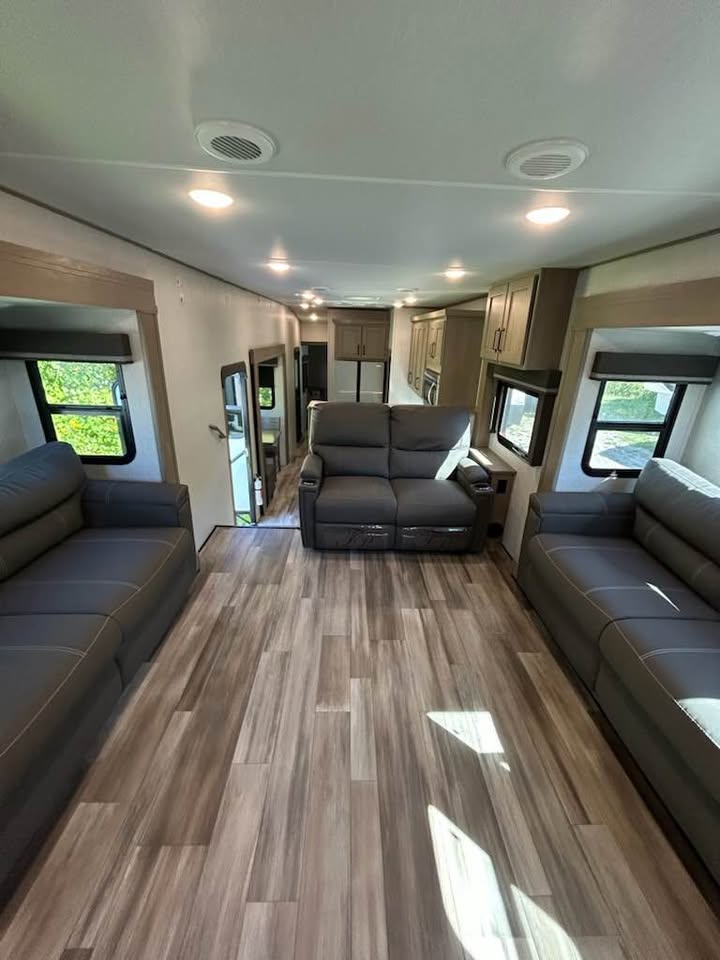 #8088 | 2023 GRAND DESIGN Reflection 370FLS