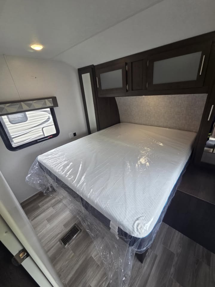#8098 | 2020 Forest River Salem 32BHDS Travel Trailer