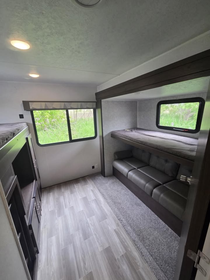 #8098 | 2020 Forest River Salem 32BHDS Travel Trailer
