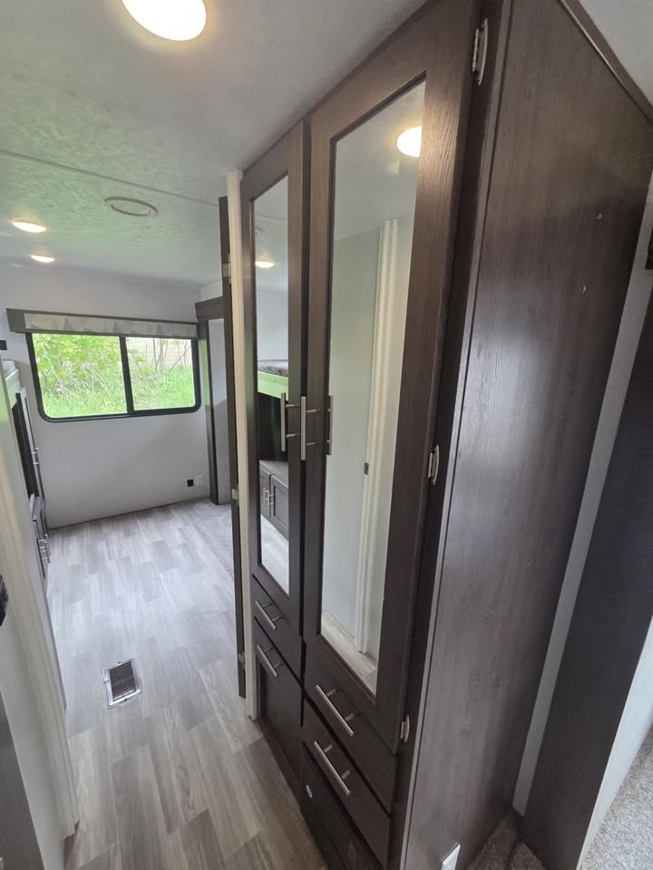 #8098 | 2020 Forest River Salem 32BHDS Travel Trailer