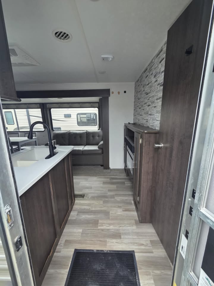 #8098 | 2020 Forest River Salem 32BHDS Travel Trailer