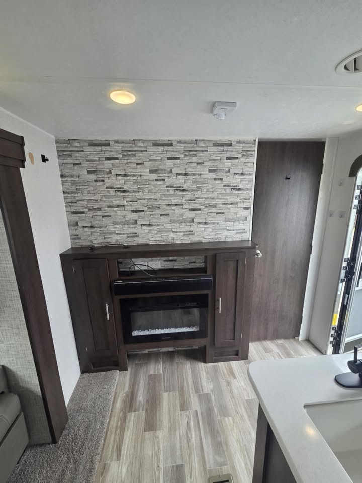 #8098 | 2020 Forest River Salem 32BHDS Travel Trailer