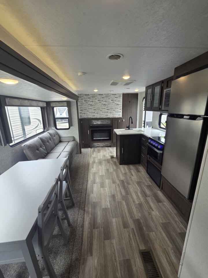 #8098 | 2020 Forest River Salem 32BHDS Travel Trailer