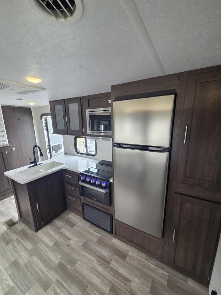 #8098 | 2020 Forest River Salem 32BHDS Travel Trailer