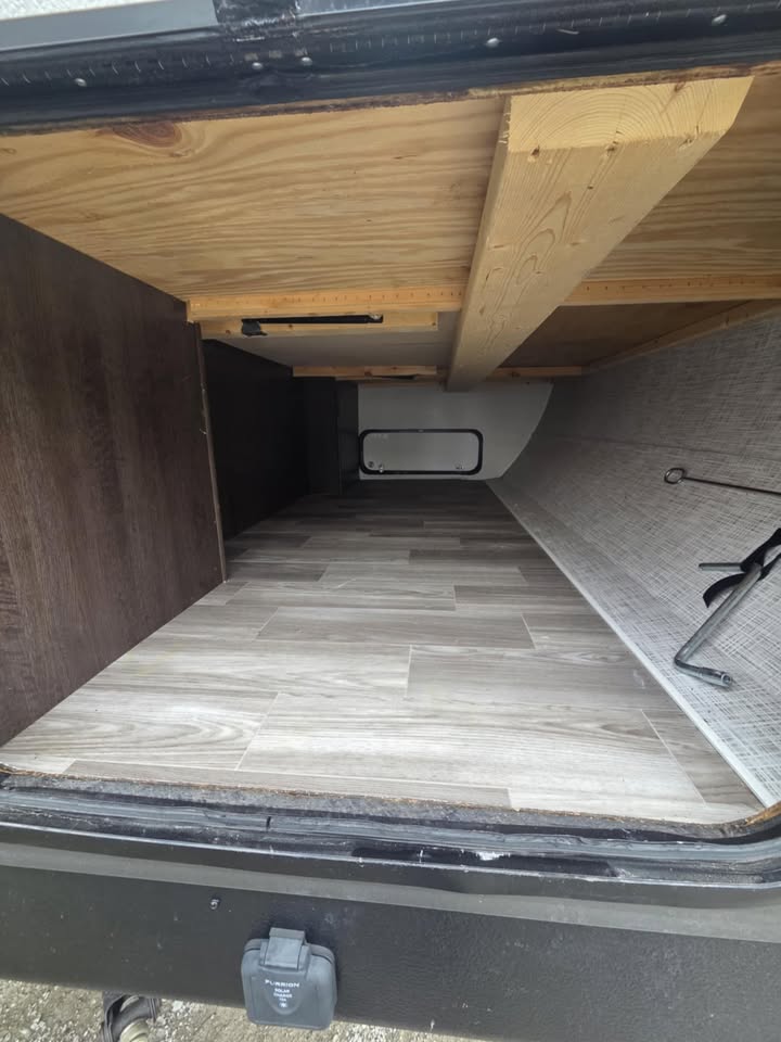 #8098 | 2020 Forest River Salem 32BHDS Travel Trailer