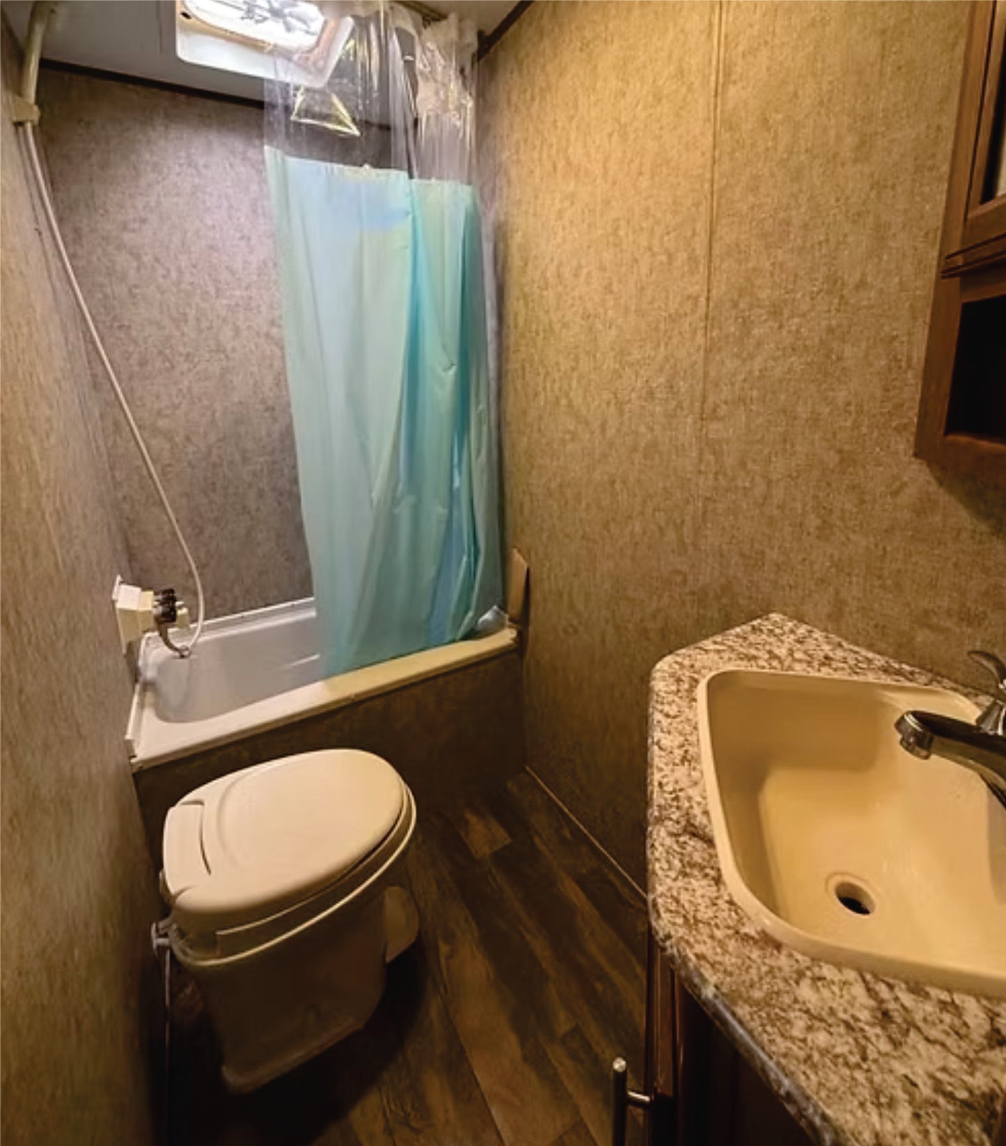 #8103 | 2018 Forest River Avenger 27DBS Travel Trailer