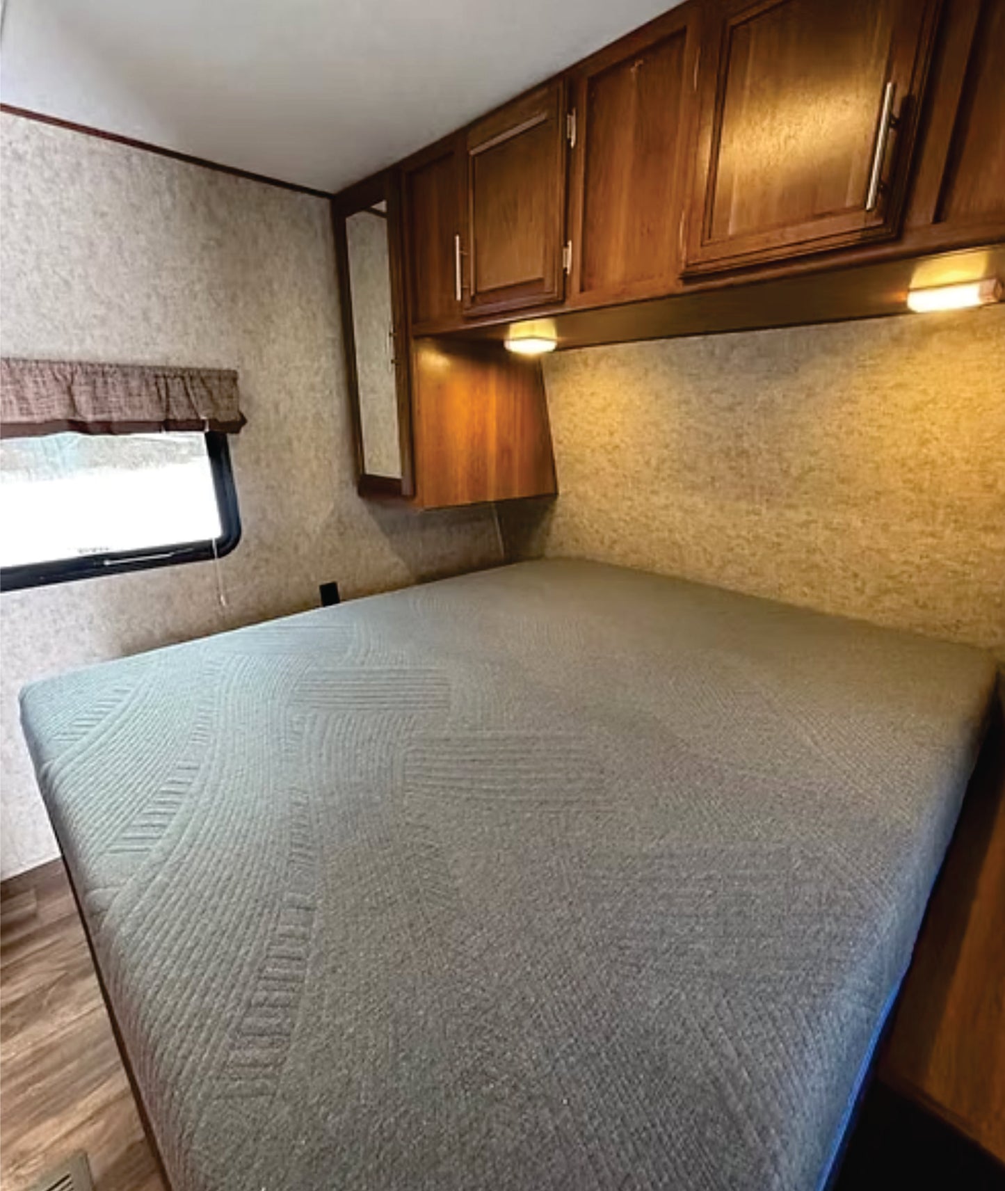 #8103 | 2018 Forest River Avenger 27DBS Travel Trailer