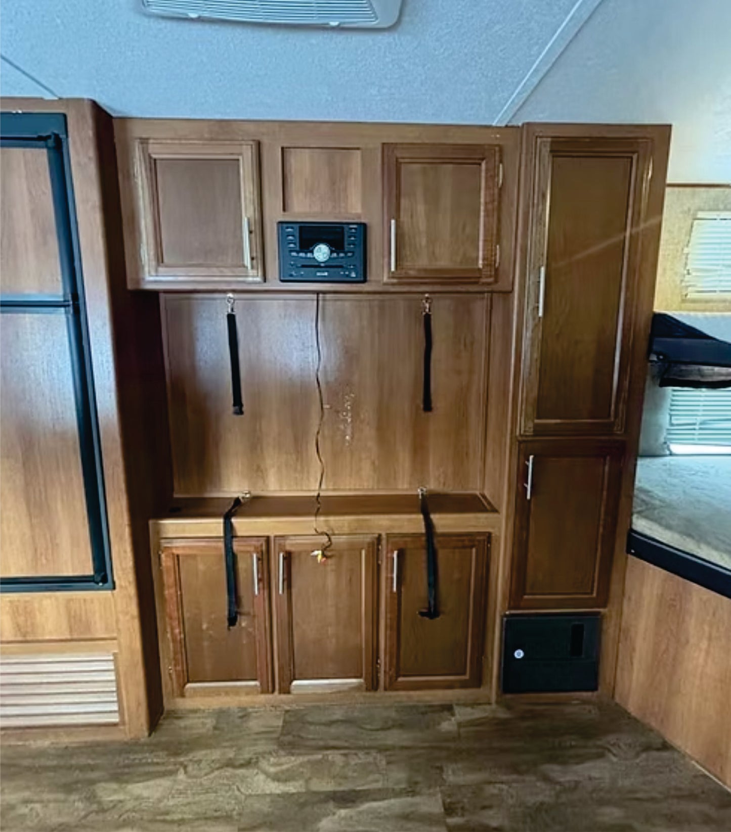 #8103 | 2018 Forest River Avenger 27DBS Travel Trailer