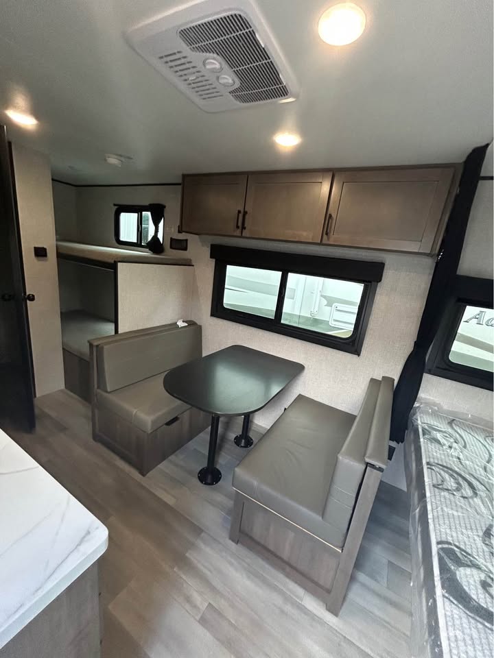 #8104 | 2025 Starcraft Autumn Ridge 19BH Travel Trailer