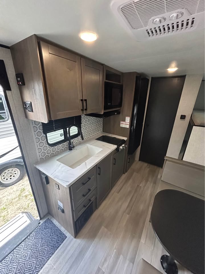 #8104 | 2025 Starcraft Autumn Ridge 19BH Travel Trailer