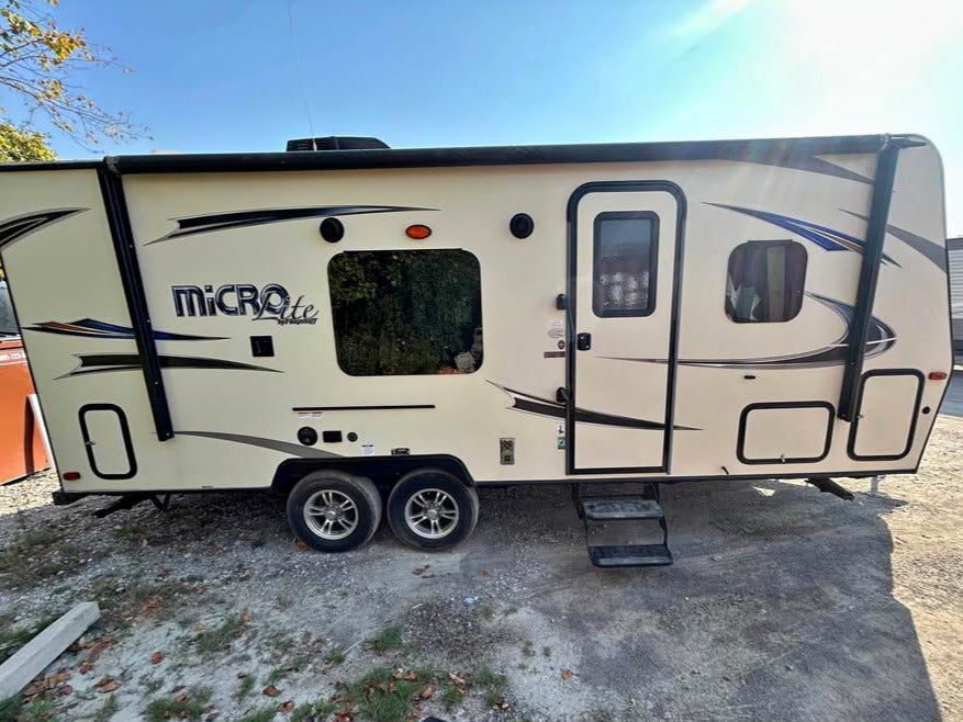 #8107 | 2017 Forest River Micro Lite 23FKBS Travel Trailer