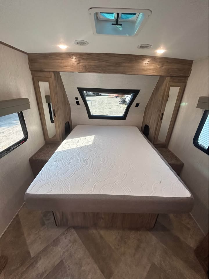#8108 | 2022 Forest River Solaire 208SS Travel Trailer