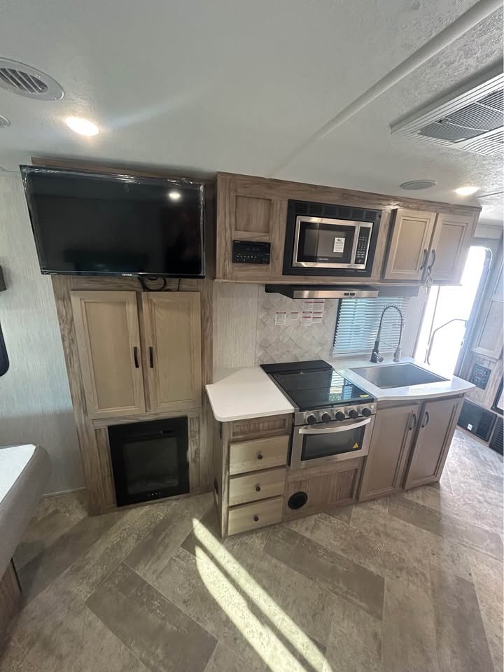 #8108 | 2022 Forest River Solaire 208SS Travel Trailer
