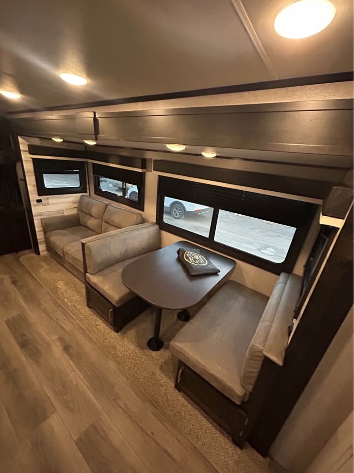 #8111 | 2020 Jayco Jay Feather 27BHB Travel Trailer