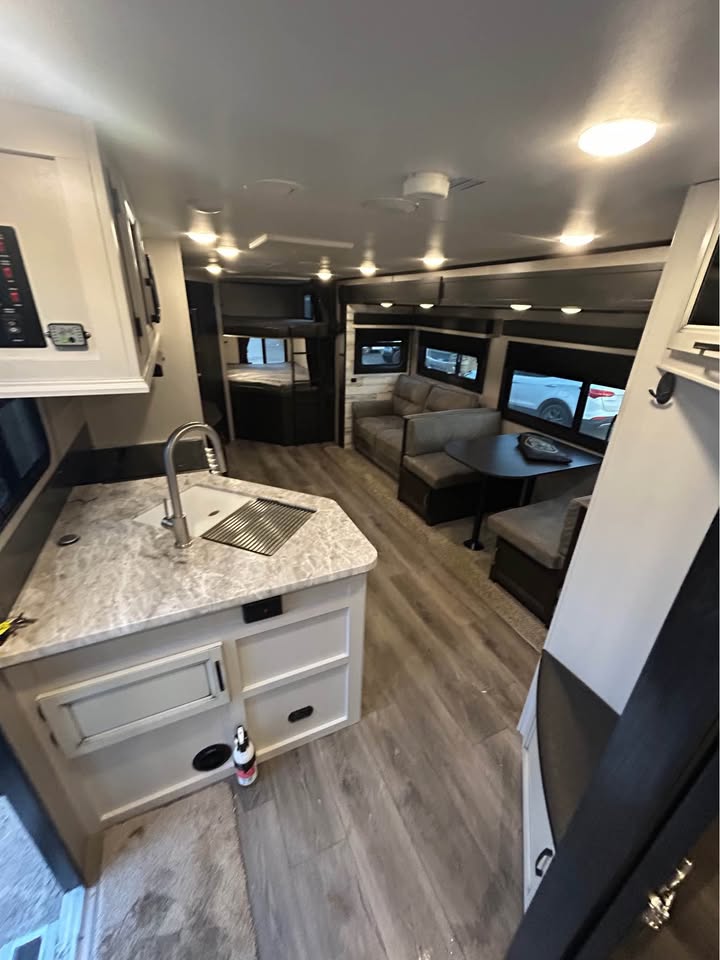 #8111 | 2020 Jayco Jay Feather 27BHB Travel Trailer