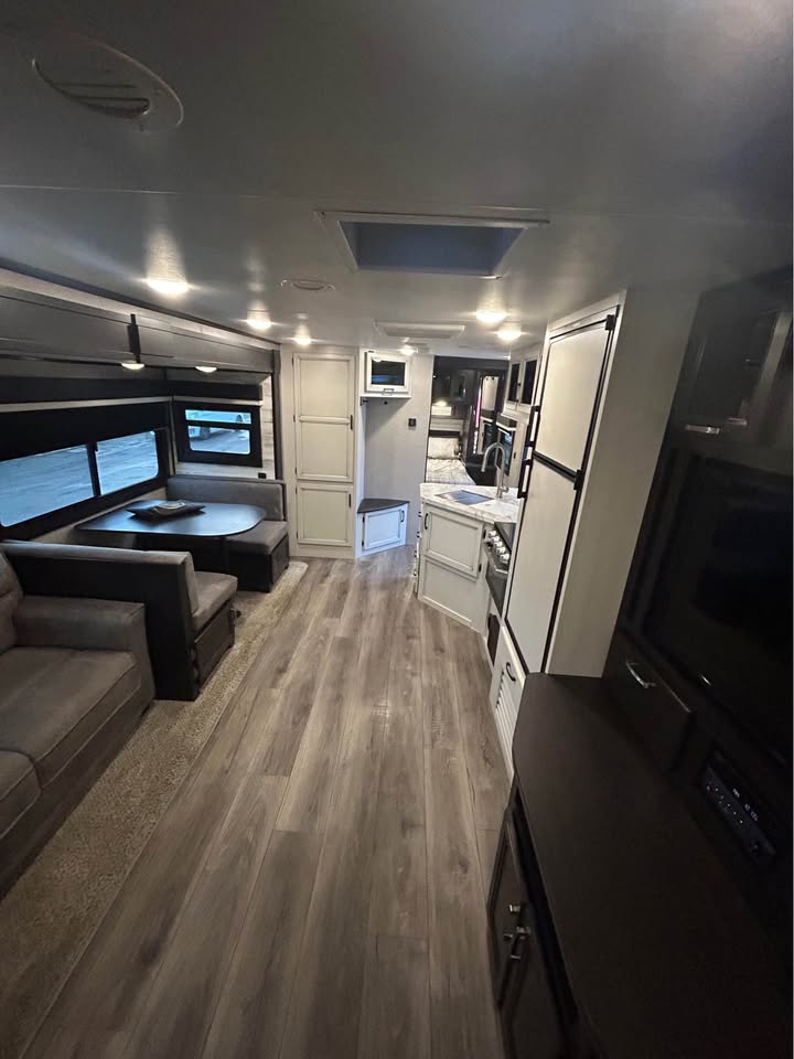 #8111 | 2020 Jayco Jay Feather 27BHB Travel Trailer