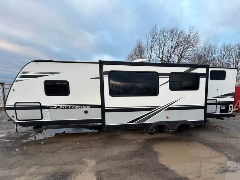 #8111 | 2020 Jayco Jay Feather 27BHB Travel Trailer