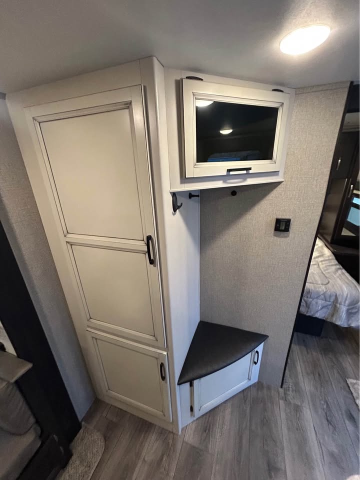 #8111 | 2020 Jayco Jay Feather 27BHB Travel Trailer