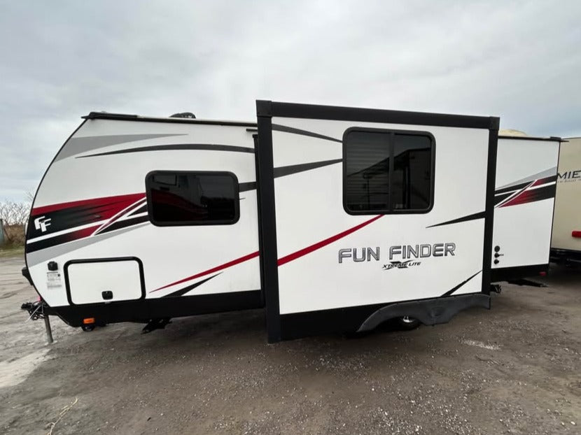 #8112 | 2018 Heartland Fun Finder 21RB Travel Trailer