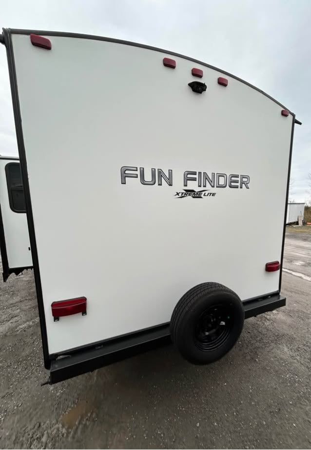 #8112 | 2018 Heartland Fun Finder 21RB Travel Trailer