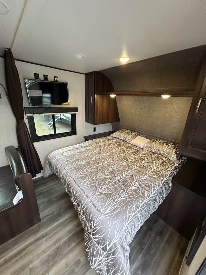 #8113 | 2020 Jayco Jay Flight 224BH Travel Trailer