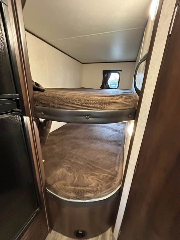 #8113 | 2020 Jayco Jay Flight 224BH Travel Trailer