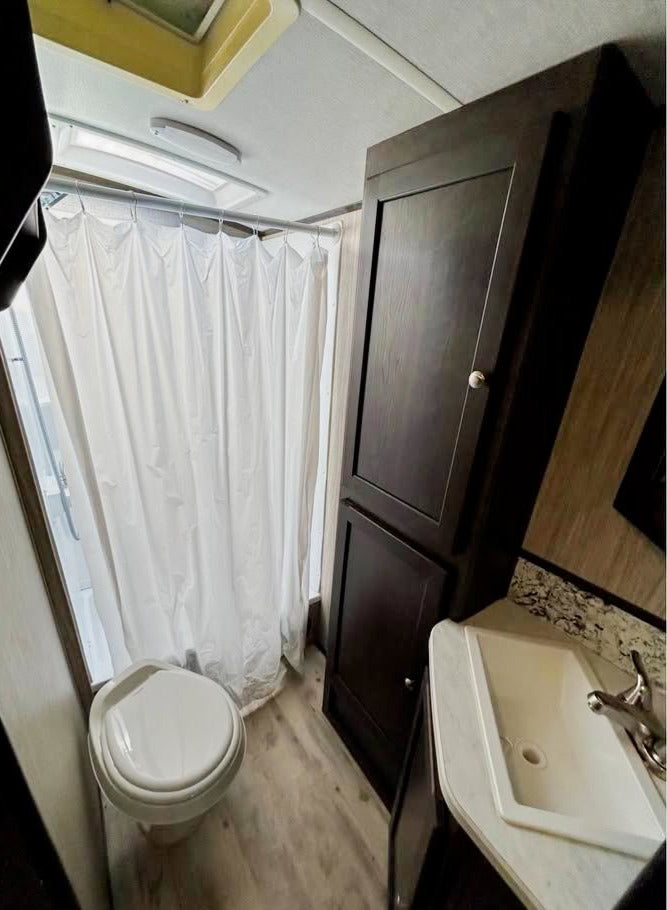 #8115 | 2019 HEARTLAND Sundance Ultra Lite 241BH