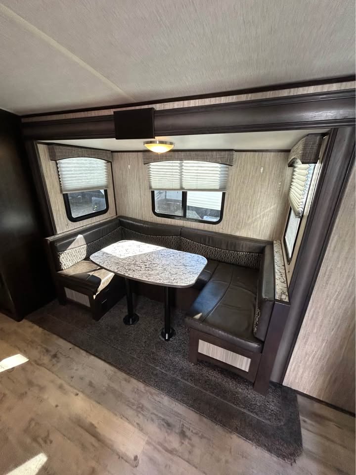 #8115 | 2019 HEARTLAND Sundance Ultra Lite 241BH