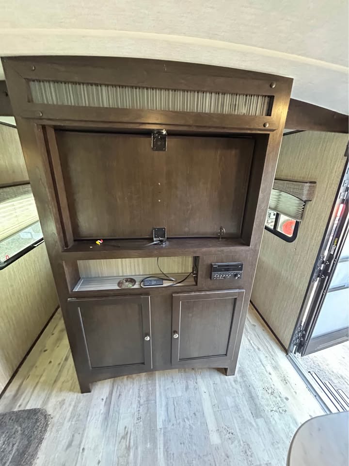 #8115 | 2019 HEARTLAND Sundance Ultra Lite 241BH