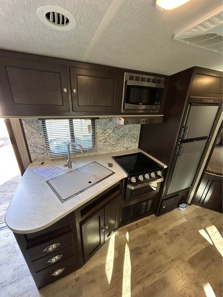 #8115 | 2019 HEARTLAND Sundance Ultra Lite 241BH