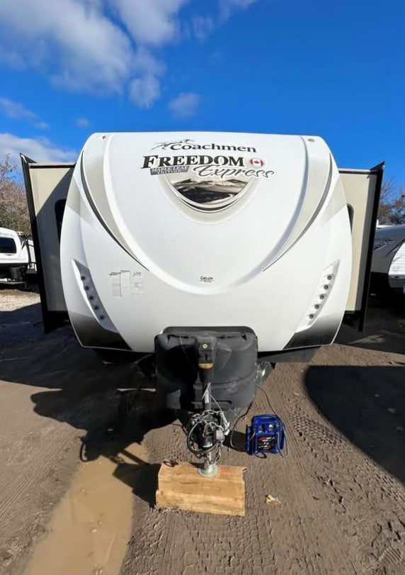 #8117 | 2016 FOREST RIVER Coachmen Freedom Express 321FEDS