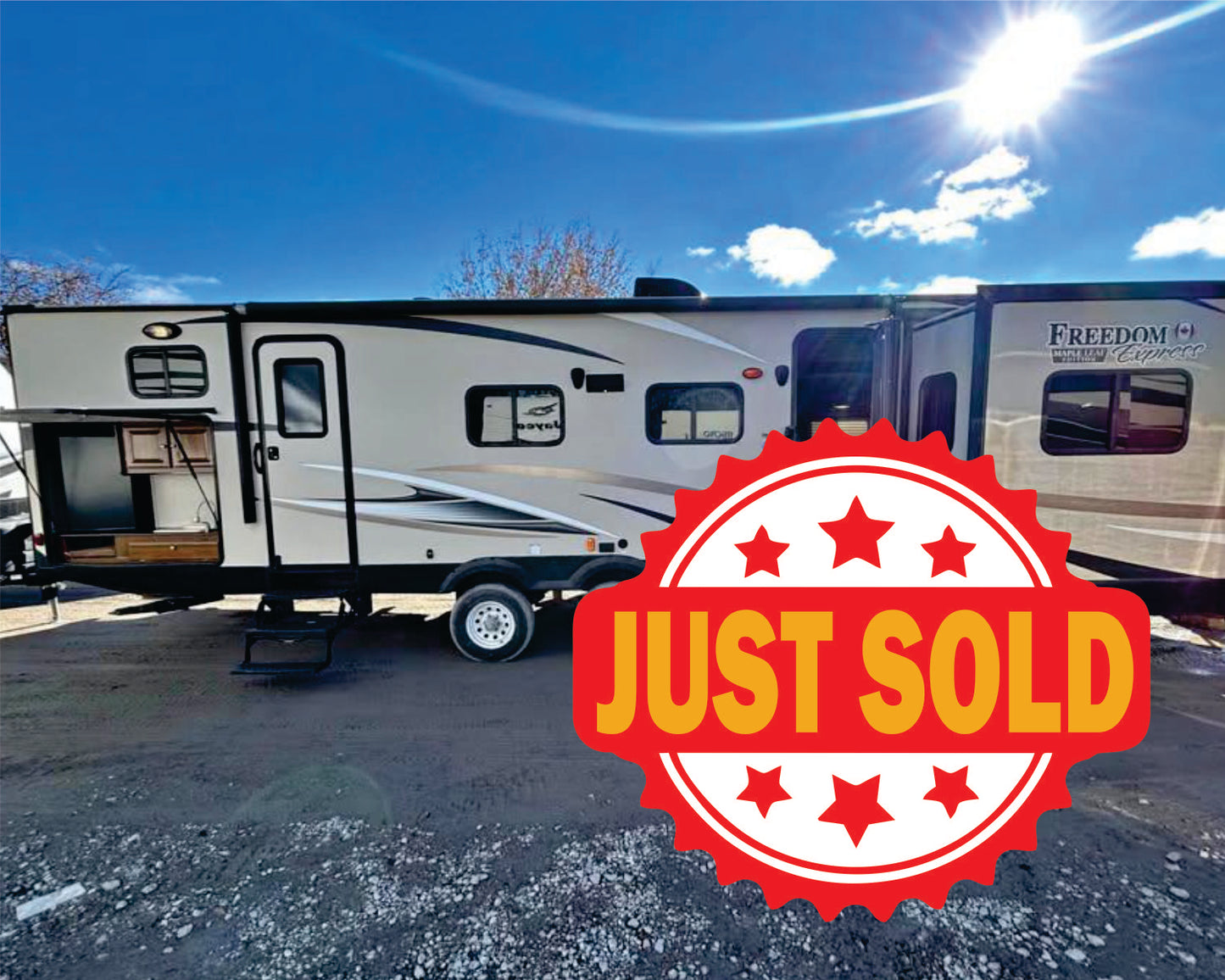 #8117 | 2016 Forest River Coachmen Freedom Express 321FEDS Travel Trailer