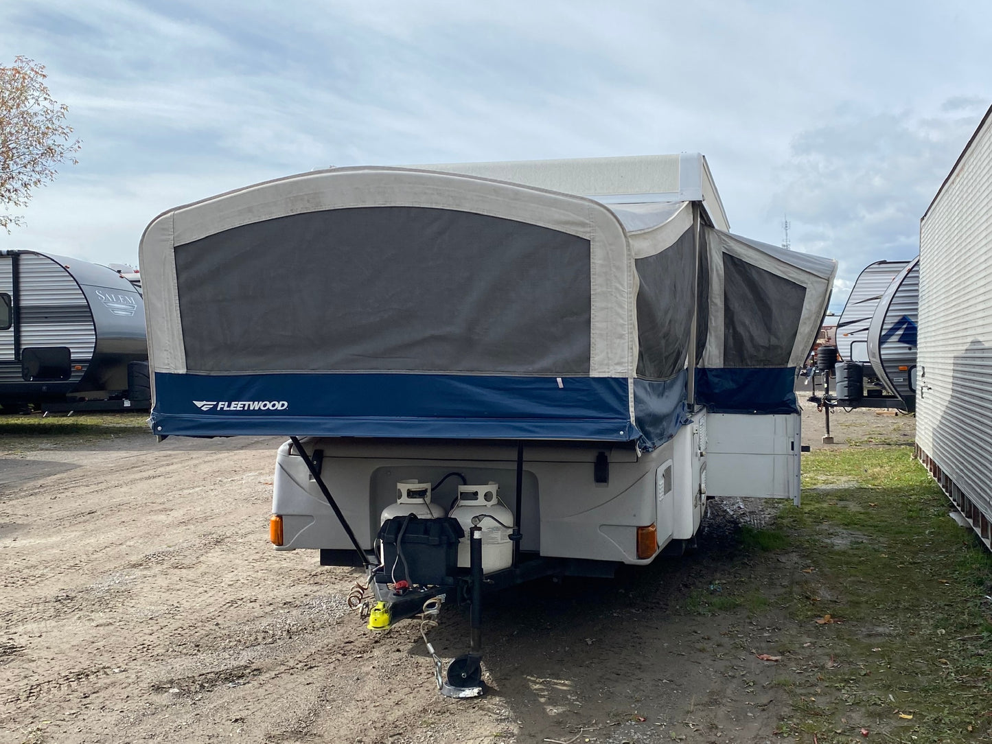 #8118 | 2008 Fleetwood Utah 4281 Tent Trailer