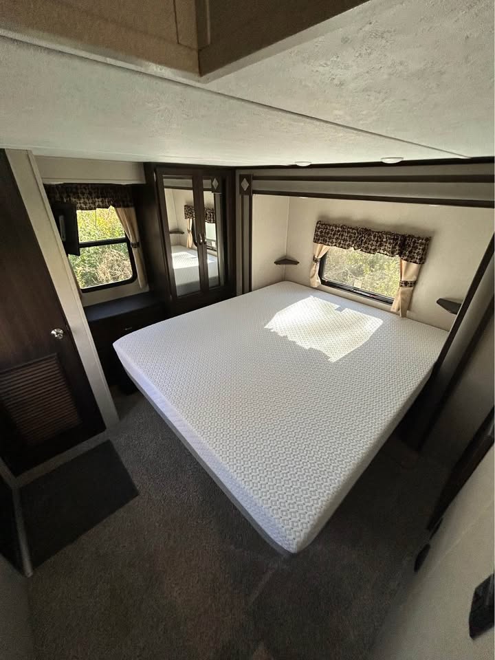 #8123 | 2019 Keystone Residence 40LOFT Bungalow
