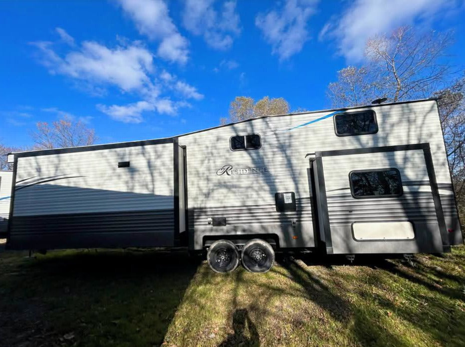 #8123 | 2019 Keystone Residence 40LOFT Bungalow