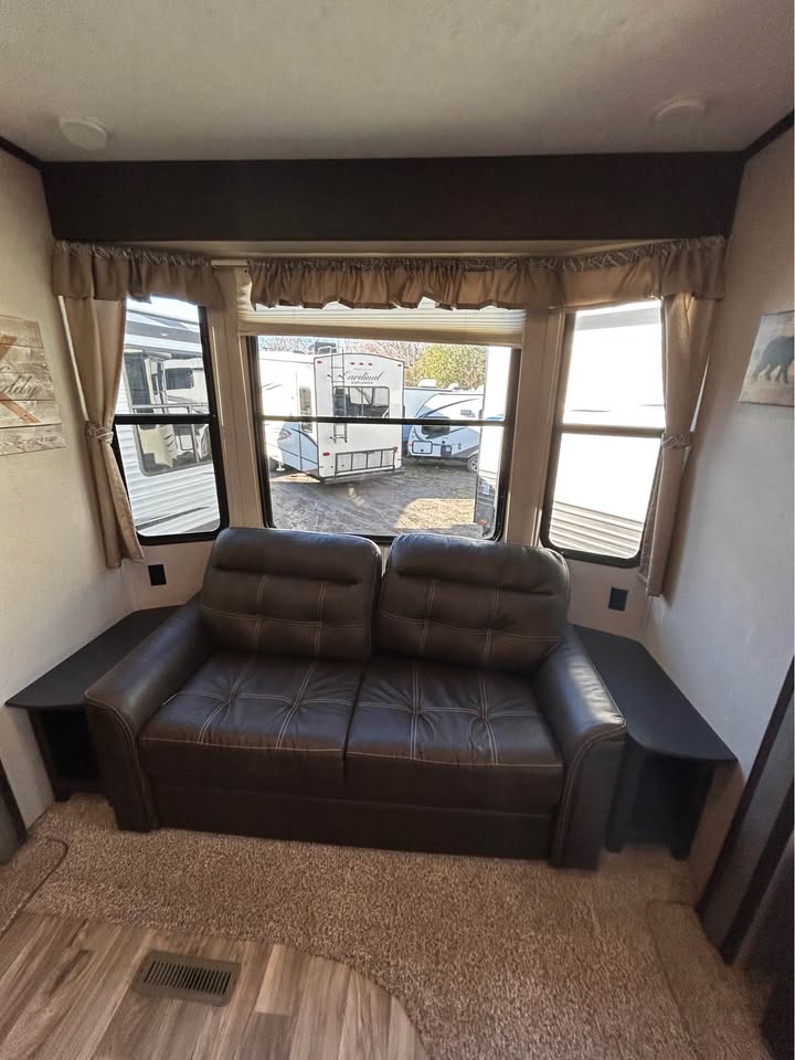 #8123 | 2019 Keystone Residence 40LOFT Bungalow