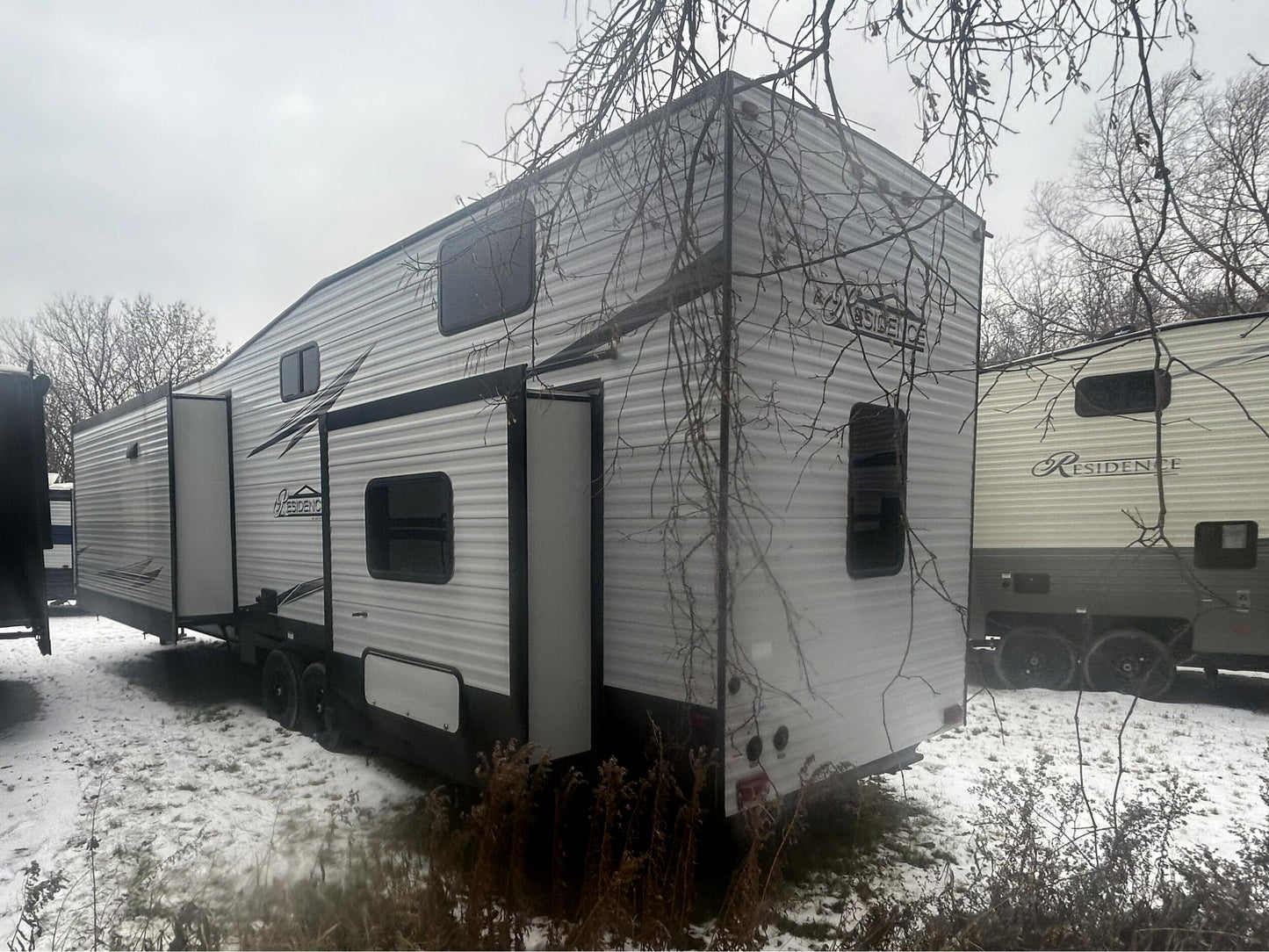 #8124 | 2021 Keystone Residence RE40LOFT Bungalow