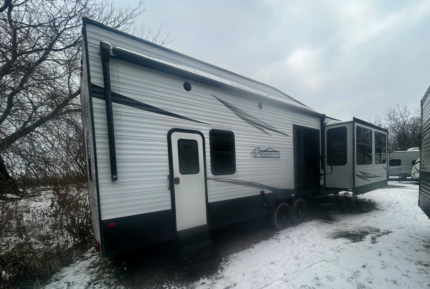 #8124 | 2021 Keystone Residence RE40LOFT Bungalow