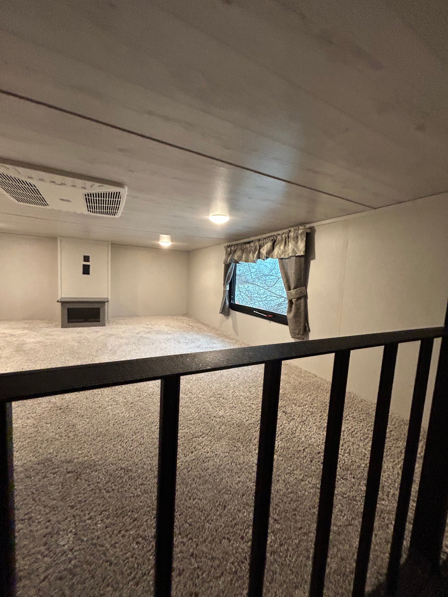#8124 | 2021 Keystone Residence RE40LOFT Bungalow