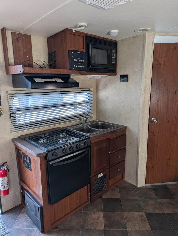 #8131 | 2013 Forest River Micro Lite 21DS Travel Trailer