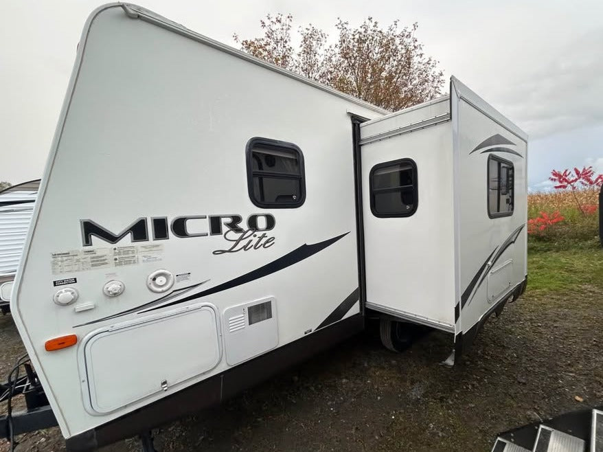 #8131 | 2013 Forest River Micro Lite 21DS Travel Trailer